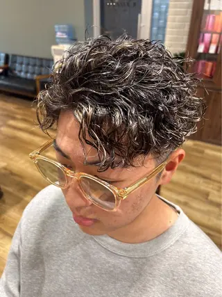 ミディアム カラー パーマ メンズ 鶴田 将清のヘアスタイル