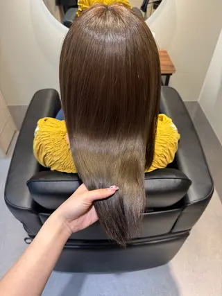 ミディアム NAVY 橋本心 縮毛矯正のヘアスタイル