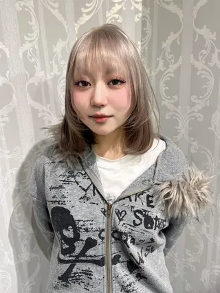 ミディアム カラー 艶髪ハイトーン✨ 🩷AMI🩷のヘアスタイル