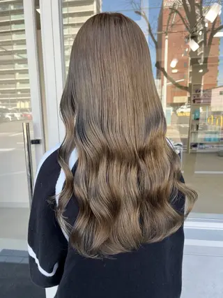 ミディアム カラー 長山 茉白のヘアスタイル