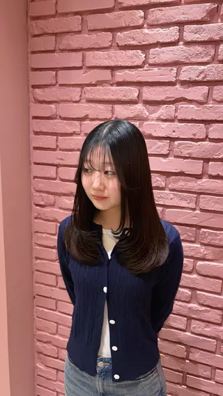 セミロング 聖菜/ hina /レイヤー/艶カラーのヘアスタイル