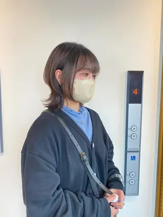 ミディアム カラー 大阪ウルフカット ハッシュカットのヘアスタイル