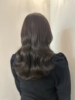 ロング カラー 安丸 結夏のヘアスタイル