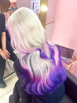 セミロング 2次元カラー/ ブリーチMANATOのヘアスタイル