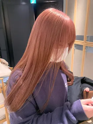 ロング 淡いハイトーンカラー レイヤーカットゆうかのヘアスタイル