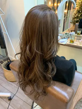 ロング カラー 鶴見 和美のヘアスタイル