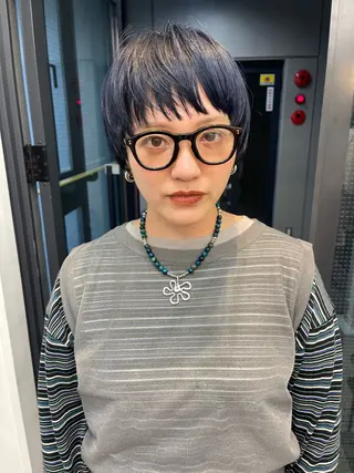 ショート カラー 💓パーマ，💗 レイヤーカットのヘアスタイル