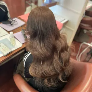 ロング スダ ユキナ 髪質改善水素カラーのヘアスタイル