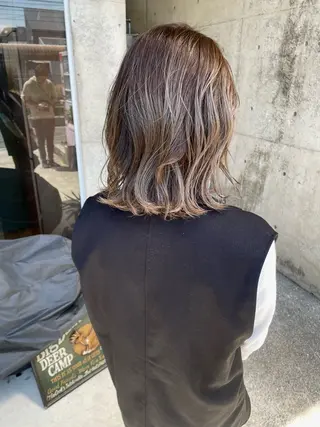 ミディアム カラー 日高 香織のヘアスタイル