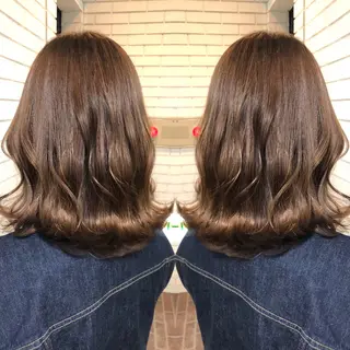 ミディアム 艶カラー🩵💛 NANAのヘアスタイル