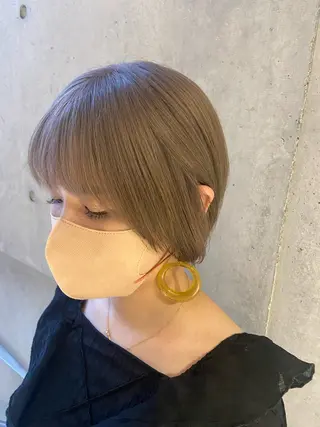 ショート なつめ🐶ショート ベージュカラーのヘアスタイル