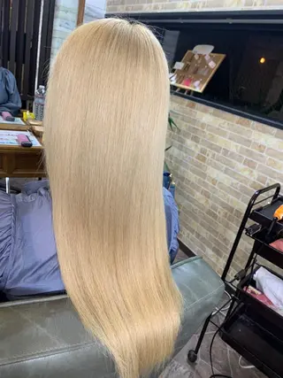 ロング Lilly 中谷友里のヘアスタイル