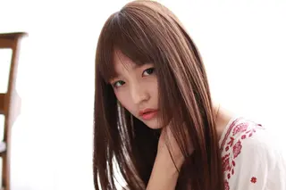 ロング カラー 岩出 俊のヘアスタイル