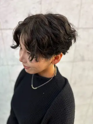 ミディアム グレー・オリーブ ソウタのヘアスタイル