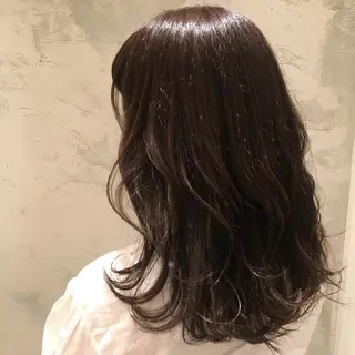 ロング SAKINO. ベージュカラーのヘアスタイル