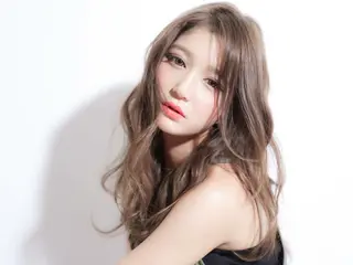 ロング カラー ササ キのヘアスタイル