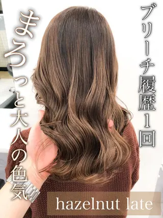 セミロング カラー ハイトーン×レイヤー カットTAKUMIのヘアスタイル
