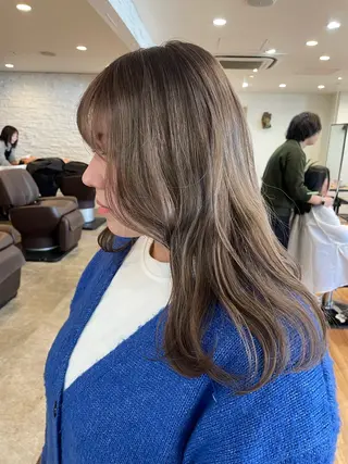 ロング 久我 彩音のヘアスタイル