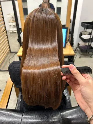 セミロング 1回で綺麗になる 髪質改善 小山光のヘアスタイル
