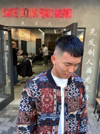 ショート ⚡メンズパーマフ ェードカットTomyのヘアスタイル