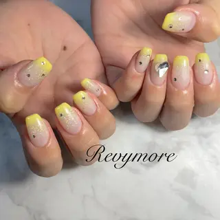 ミディアム ネイル nail salon Revymoreのネイルデザイン