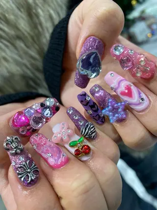 ネイル Shiori･:* 💫のネイルデザイン