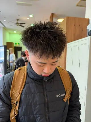 ショート パーマ メンズ 溝口 槙里也のヘアスタイル