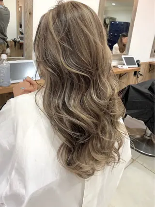 ロング カラー 吉田裕太/ハイライト ダブルカラーのヘアスタイル