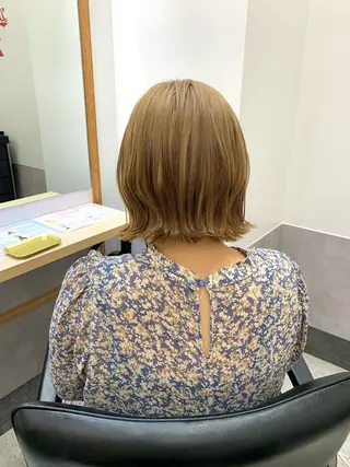 ミディアム SAKINO. ベージュカラーのヘアスタイル