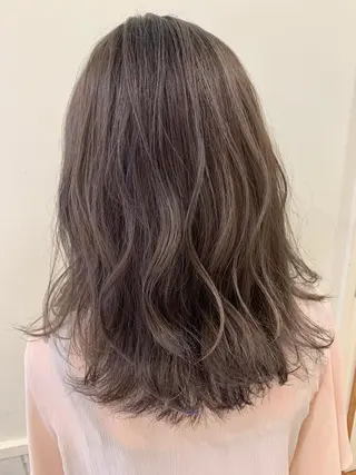 ミディアム カラー ぱつっとボブ/ 小野あかねのヘアスタイル