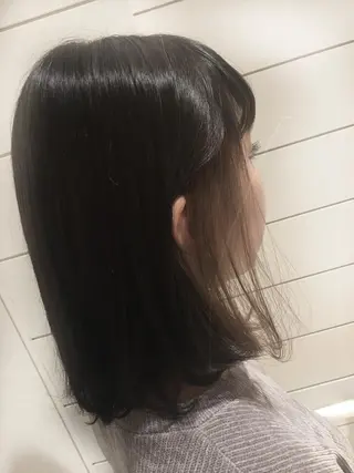 セミロング カラー 鍵山 千秋のヘアスタイル