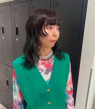 セミロング カラー 暗髪カラー🫐パーマ おくだりんかのヘアスタイル