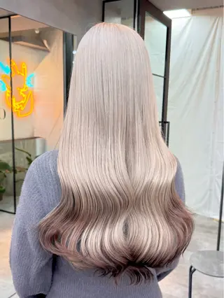 ロング カラー 🇰🇷韓国風ハイ トーンKANA🖤のヘアスタイル