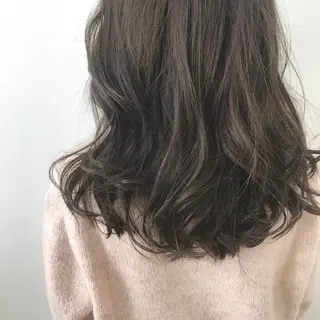 ロング カラー オリーブ/アッシュ やわらか透明感カラーのヘアスタイル