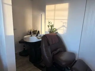 ADACHI KAZUEのヘアスタイル