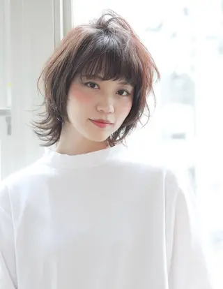 ミディアム 須賀 知穂のヘアスタイル