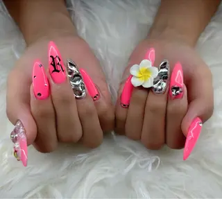 ネイル e.b.mimi Wakanaのネイルデザイン