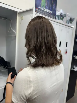 ミディアム 横浜🦋ハイトーン 🫐シャドウルーツのヘアスタイル