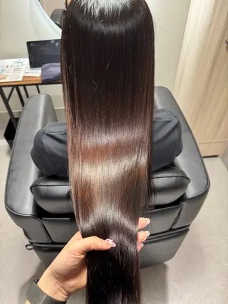 ロング NAVY 橋本心 縮毛矯正のヘアスタイル