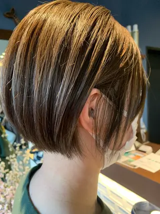 ショート カラー ✨白髪ぼかし 🍀MINAKO☆のヘアスタイル