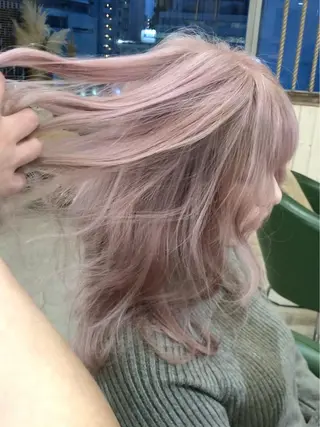 セミロング 韓国レイヤー外国人風 透明感カラー髪質改善のヘアスタイル