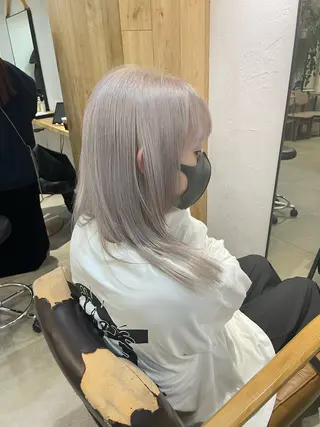 セミロング カラー ミルクティー× グレージュMOMOのヘアスタイル