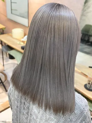 セミロング ブリーチ・縮毛矯正 特化　山下良孝✂️のヘアスタイル