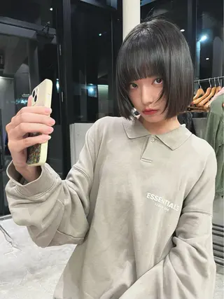 ショート レイヤーカット/ 酸性ストレート梅田のヘアスタイル