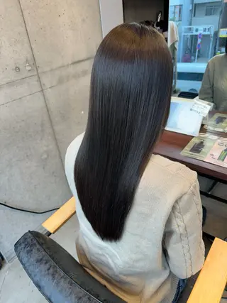ロング 平栗 篤のヘアスタイル