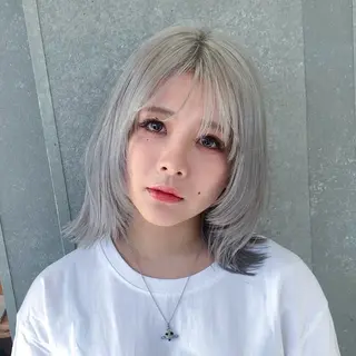 ミディアム 伊 杏のヘアスタイル