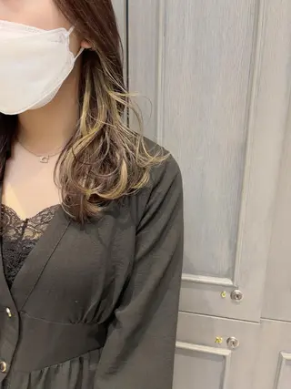 セミロング カラー 透明感ハイトーン🦄 キラ🌈のヘアスタイル