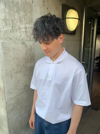 ショート メンズ ミルクティーベージュ ブリーチ 店長 清水のヘアスタイル