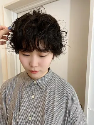 ショート カラー パーマ ツキノキ ミナのヘアスタイル