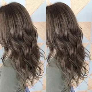 セミロング カラー 小栗 麻衣のヘアスタイル